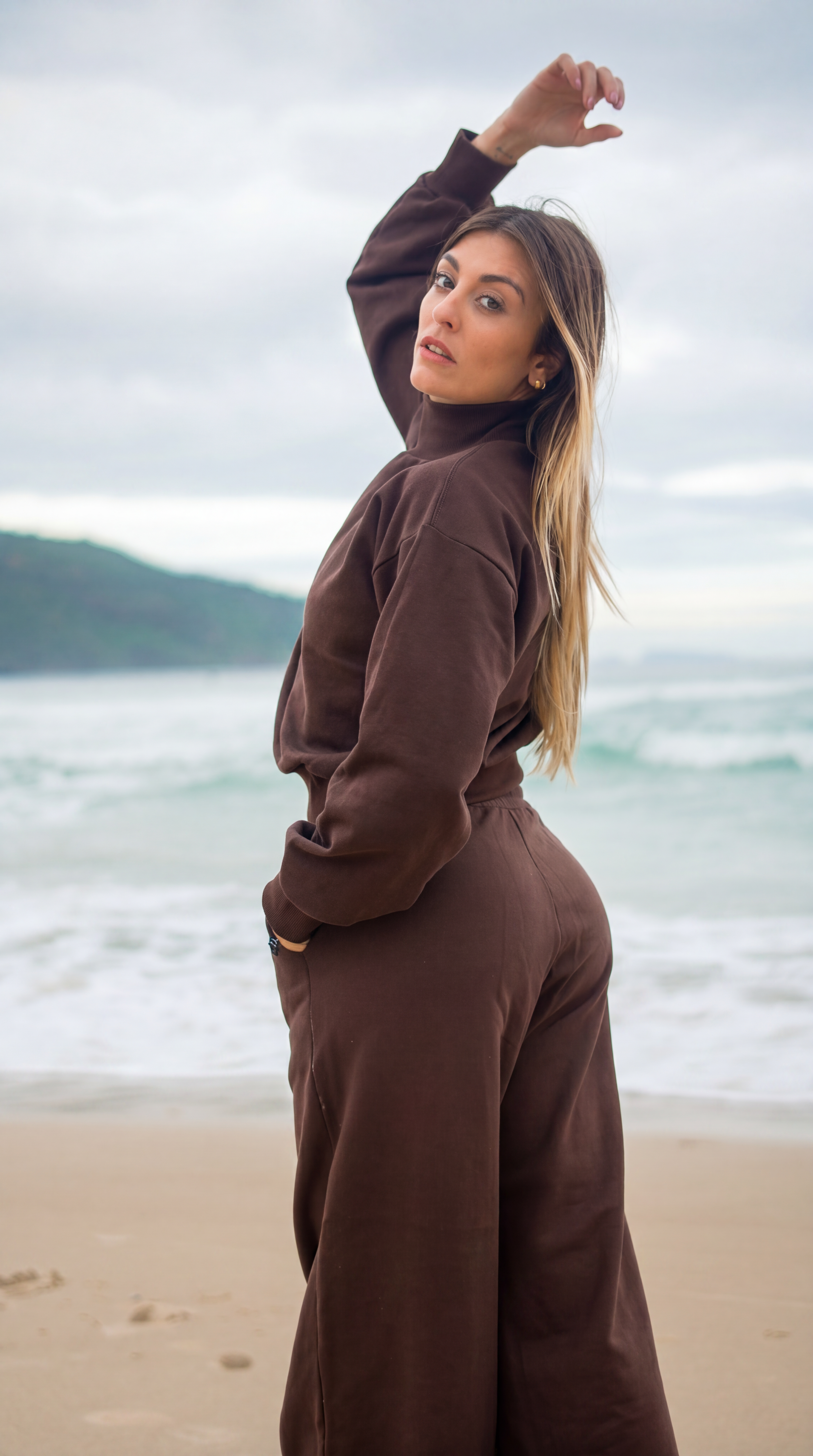 Conjunto Calça Pantalona com Cropped moletom Marrom