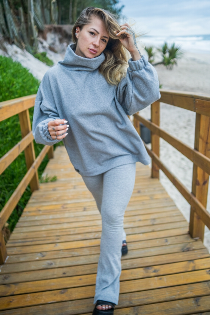 Conjunto Calça flare com Moletom gola alta Cinza