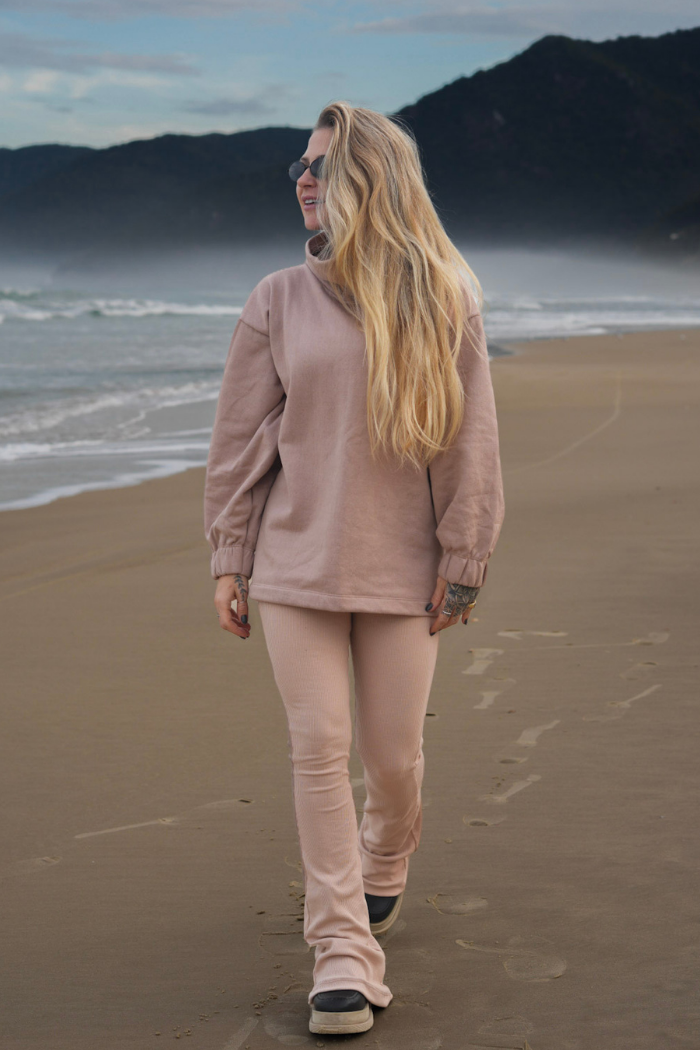 Conjunto Calça flare com Moletom gola alta