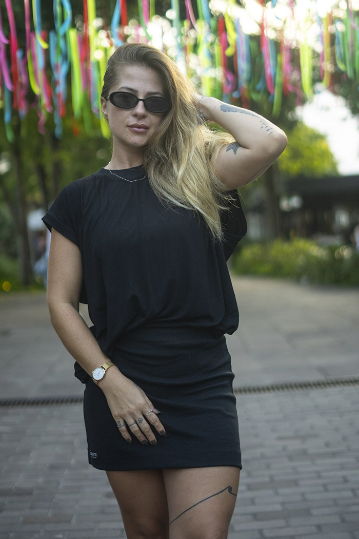 Conjunto Oversized Preto + Mini Saia Canelada Preta