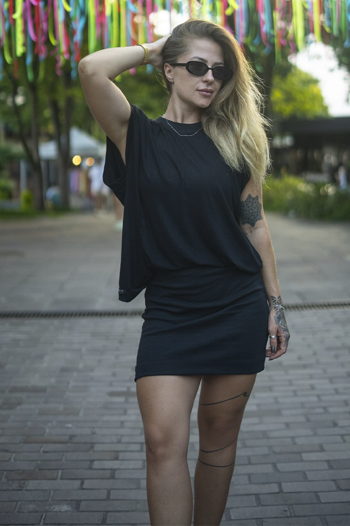 Conjunto Oversized Preto + Mini Saia Canelada Preta