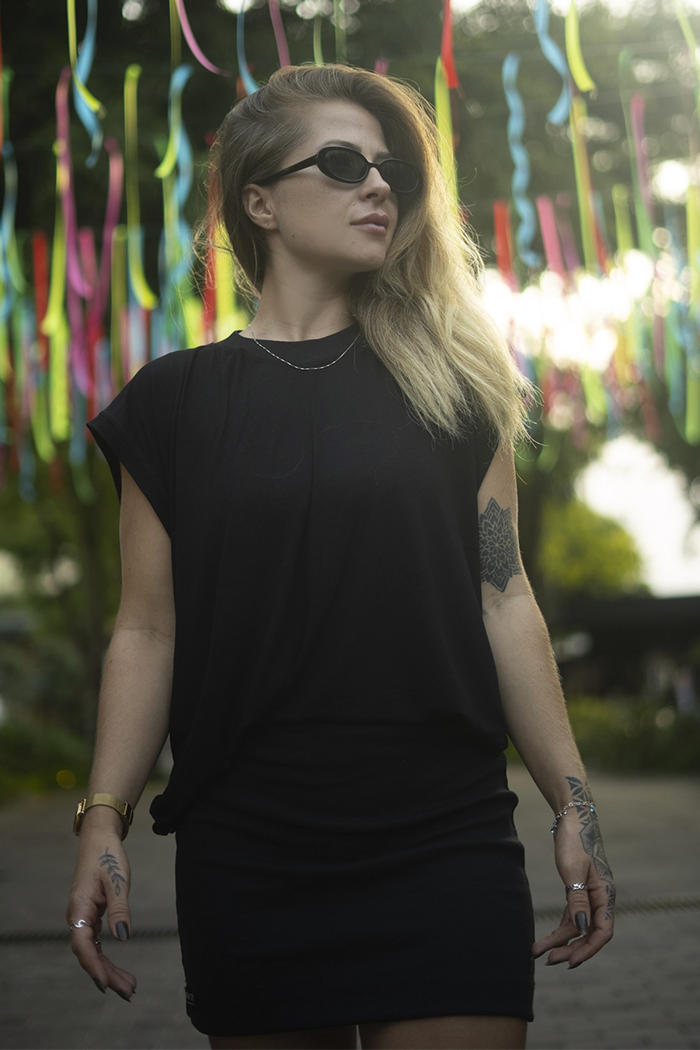 Conjunto Oversized Preto + Mini Saia Canelada Preta
