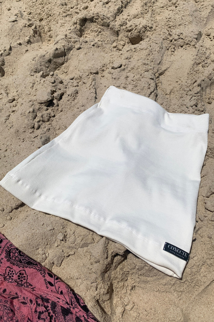 Conjunto Mini Saia Canelada + Cropped Branco