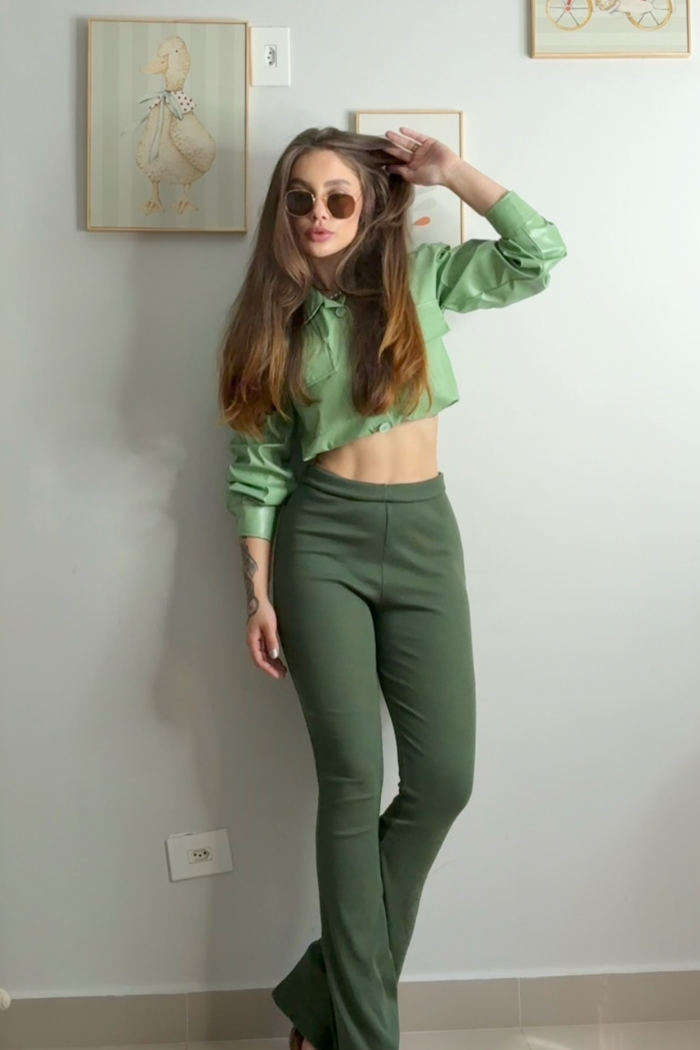 Calça Flare Canelada Militar