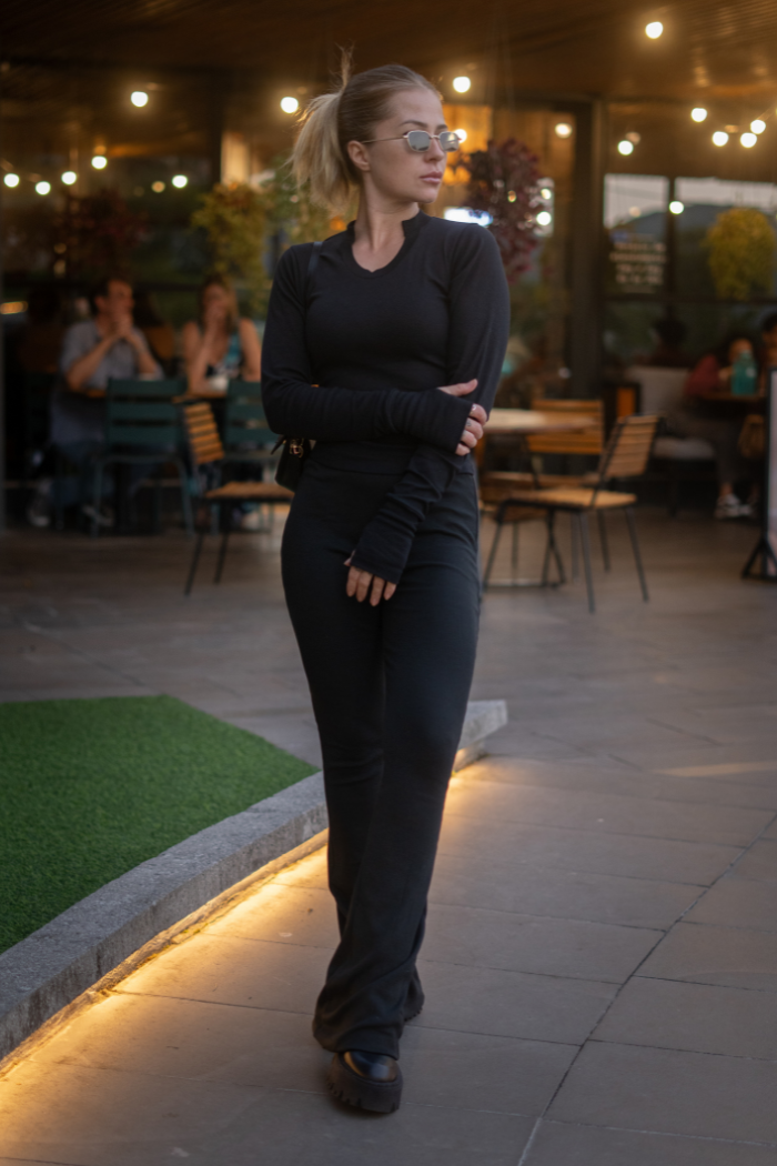 Conjunto Canelado calça flare + Blusa gola efeito preto