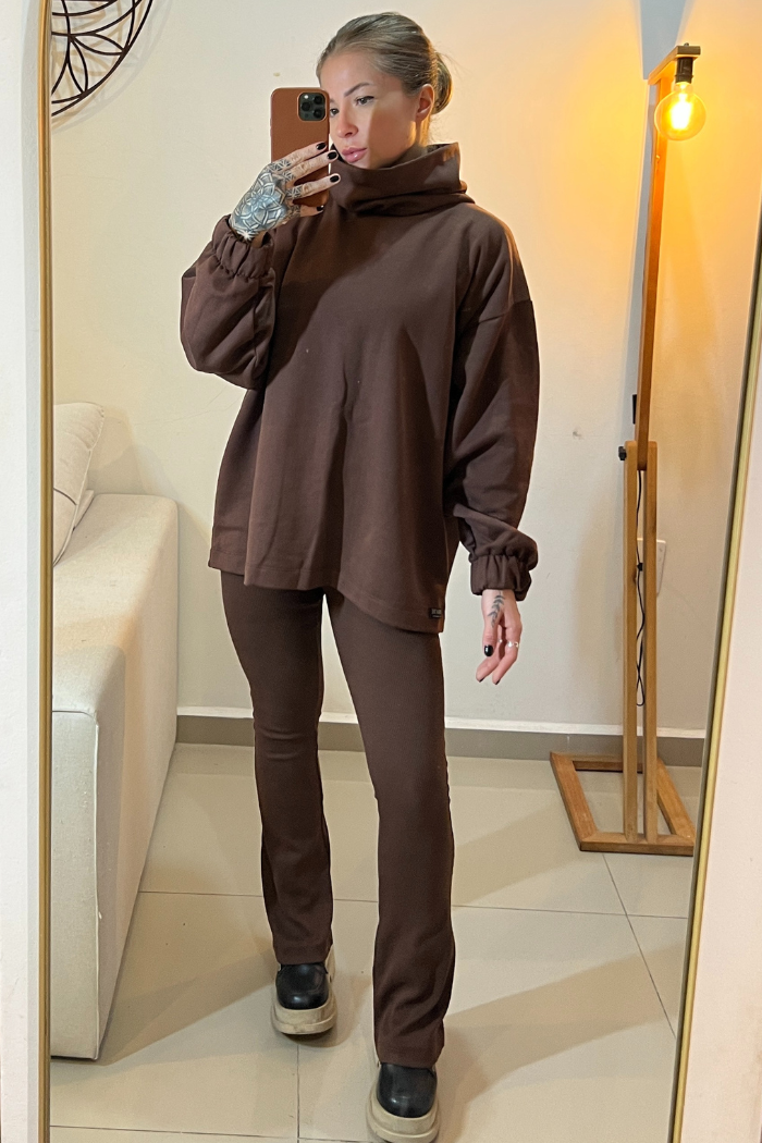 Conjunto Calça flare com Moletom gola alta Marrom