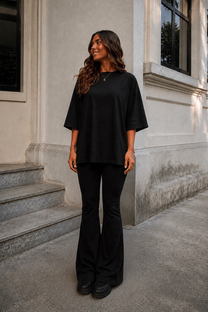 Conjunto Calca Flare com Camiseta Oversized Preto