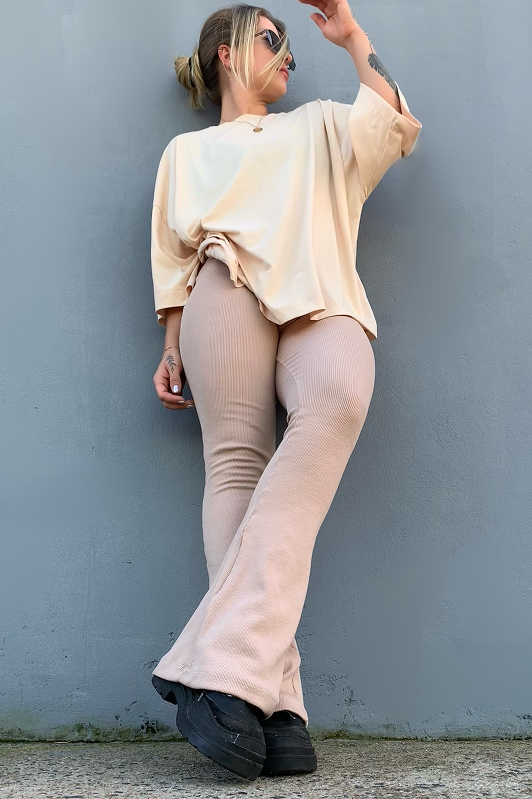 Conjunto Calça Flare + Camiseta Oversized - Nude