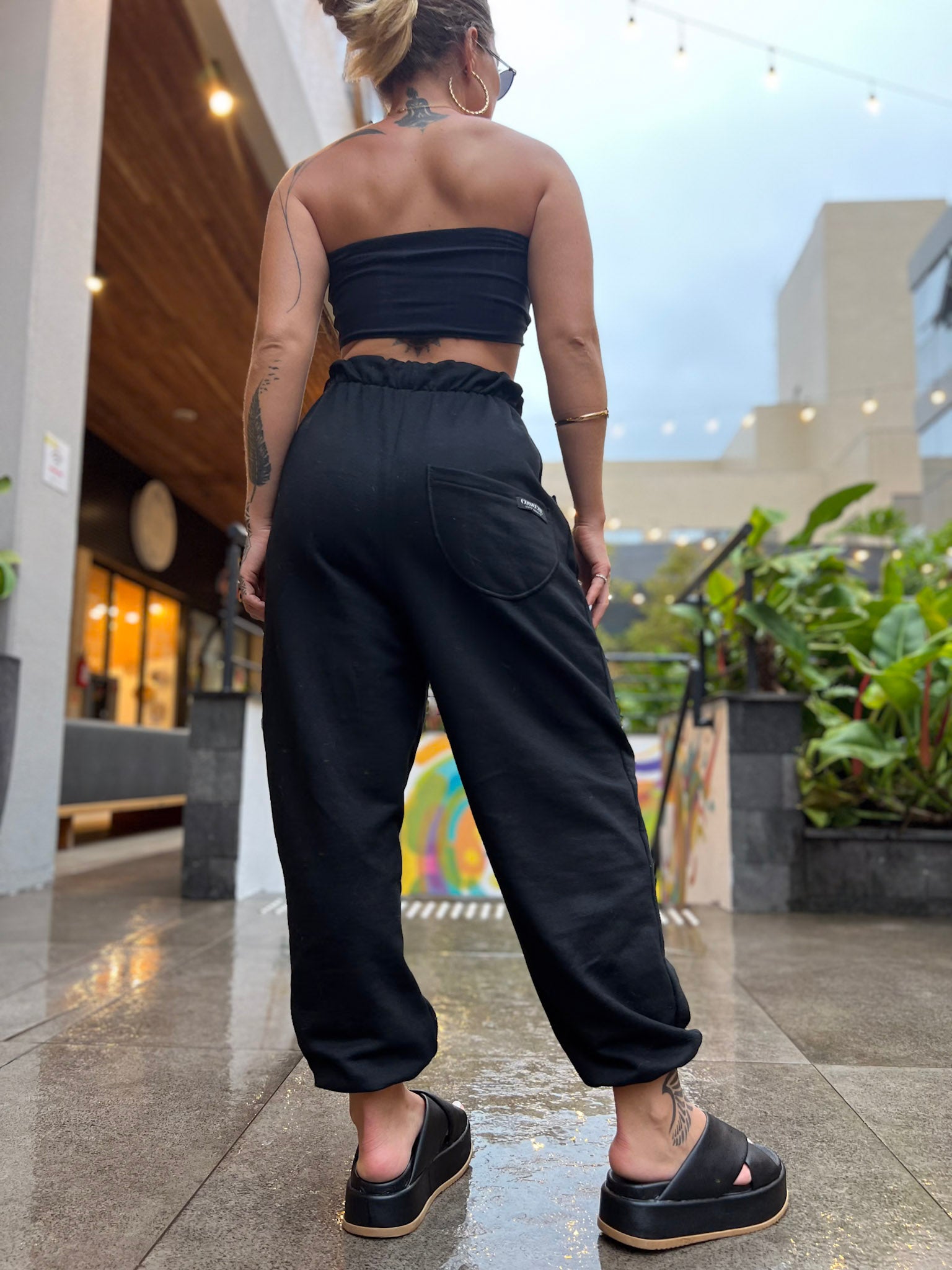 Calça Bolso Frontal Preta