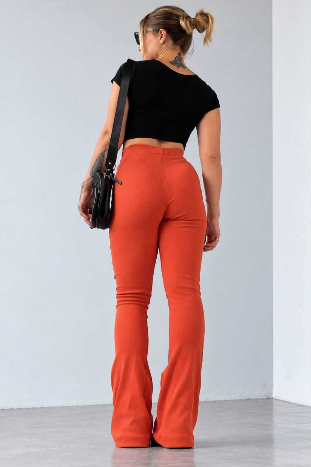 Calça Flare Canelada Telha