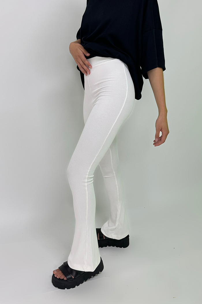 Calça Flare Canelada Offwhite