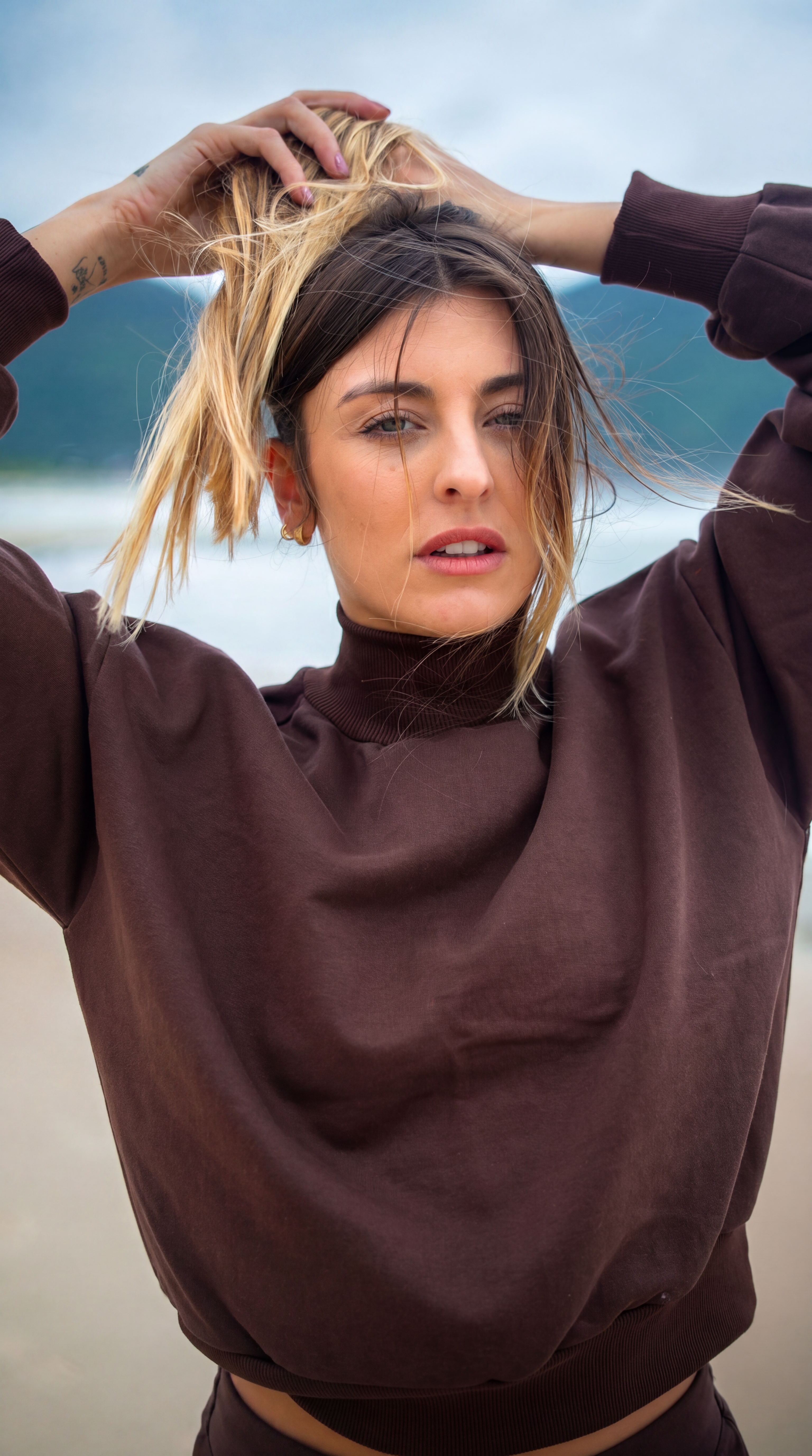 Conjunto Calça Pantalona com Cropped moletom Marrom
