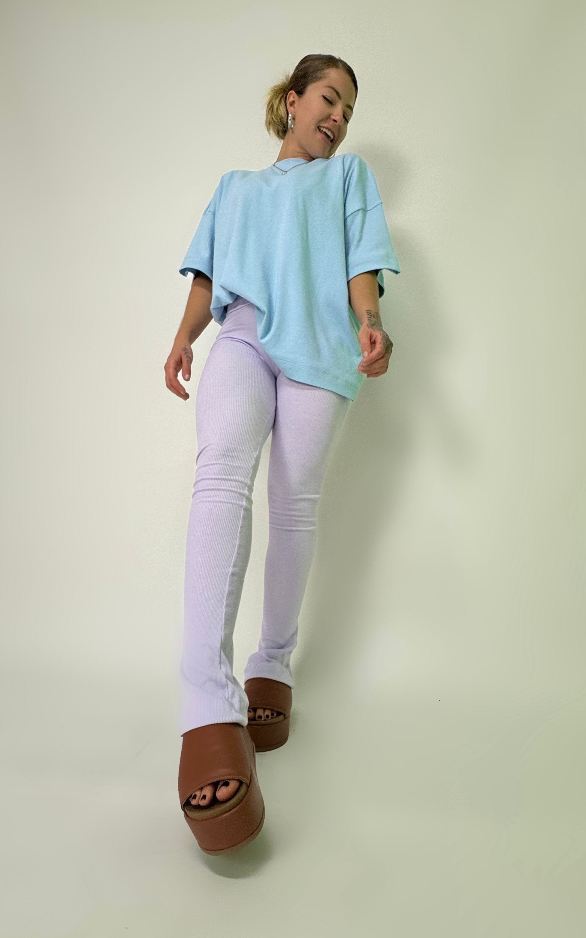 Conjunto Calça Flare + Camiseta Oversized - Lavanda Blue