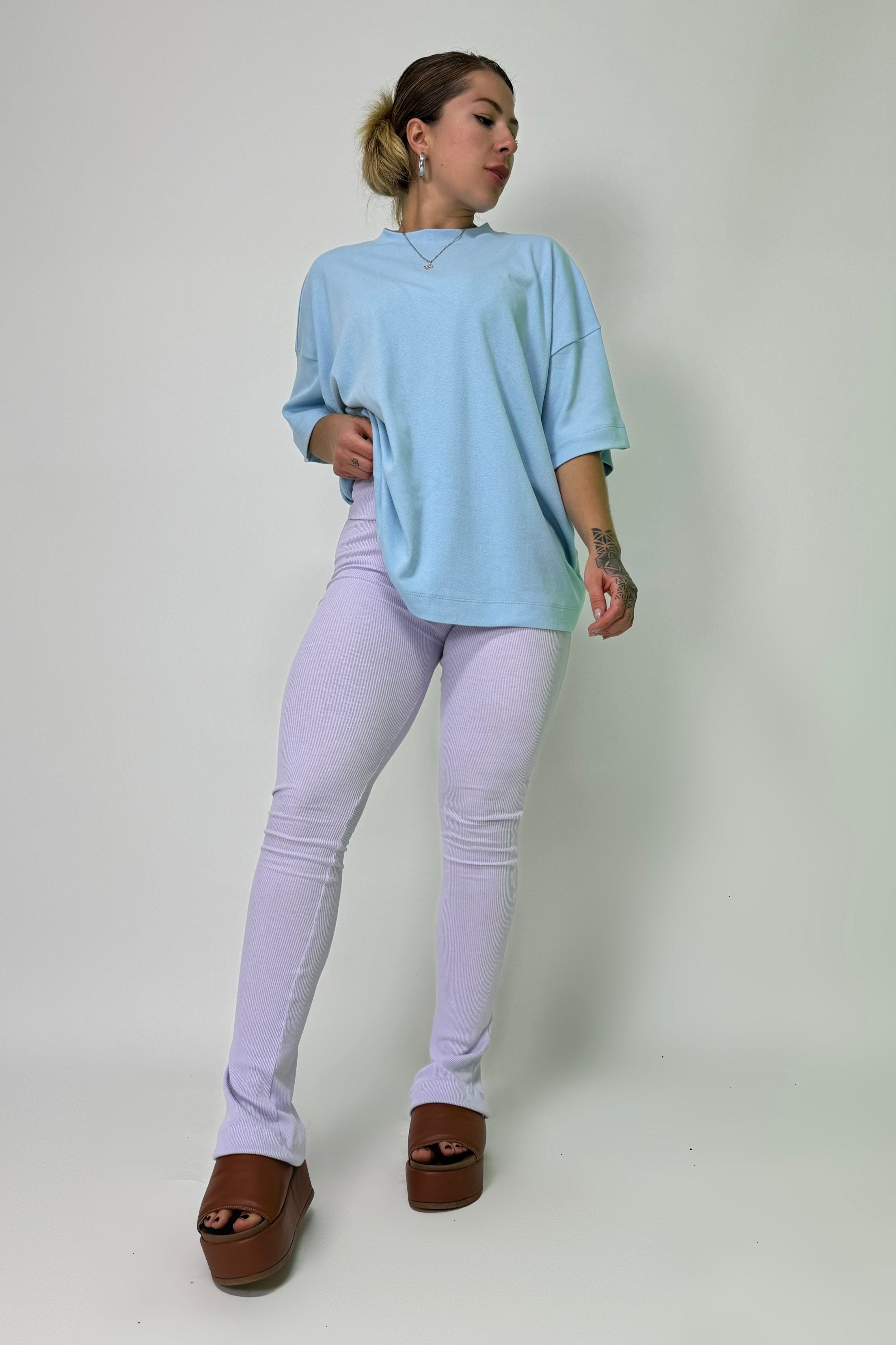 Conjunto Calça Flare + Camiseta Oversized - Lavanda Blue