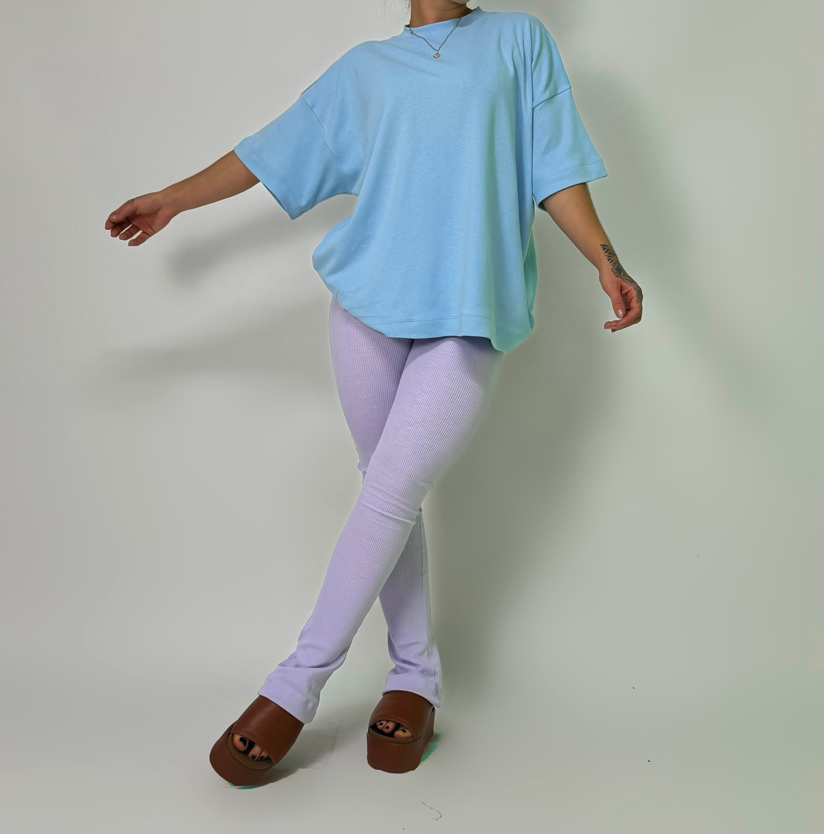 Conjunto Calça Flare + Camiseta Oversized - Lavanda Blue