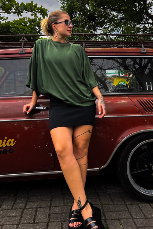 Conjunto Oversized Verde Militar + Mini Saia Canelada Preta