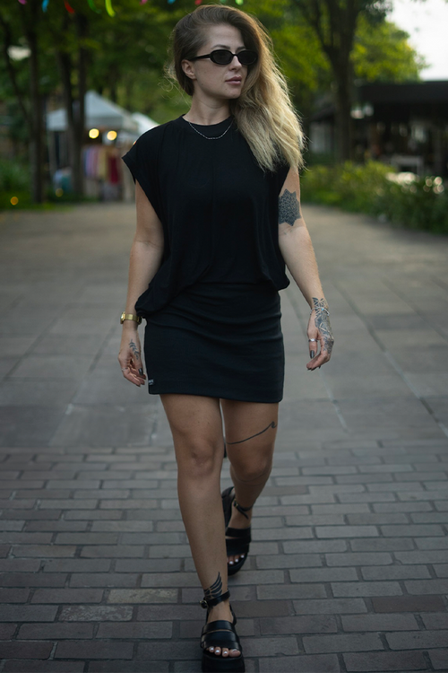 Conjunto Oversized Preto + Mini Saia Canelada Preta