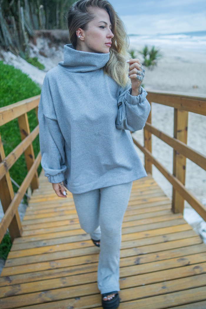 Conjunto Moletom Gola Alta + Flare Canelada Cinza