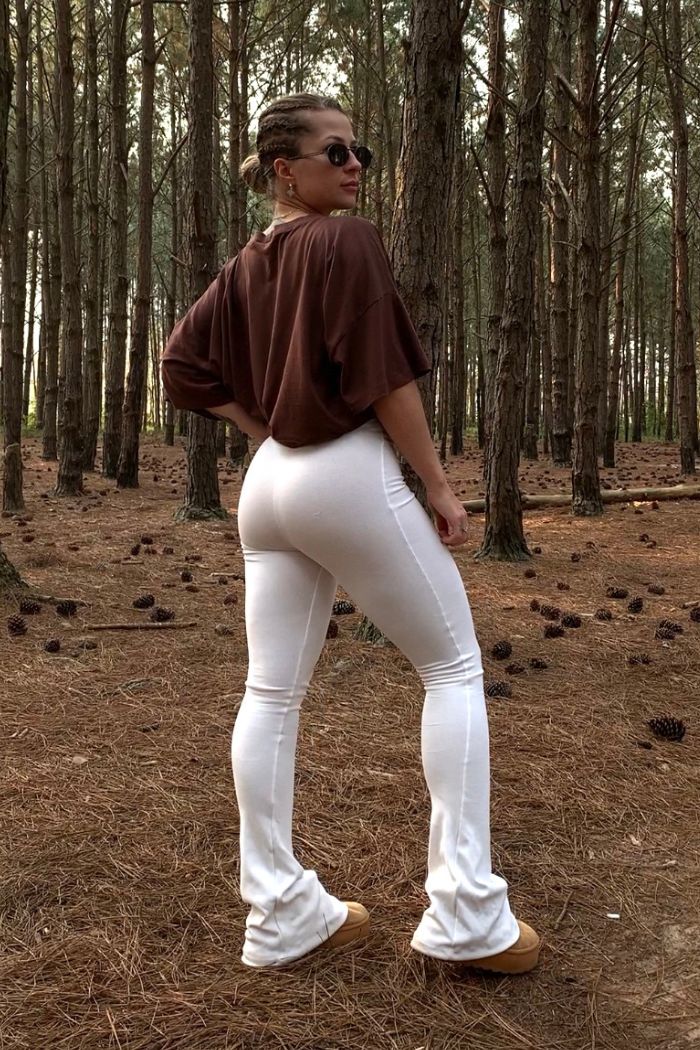 Calça Flare Canelada Offwhite