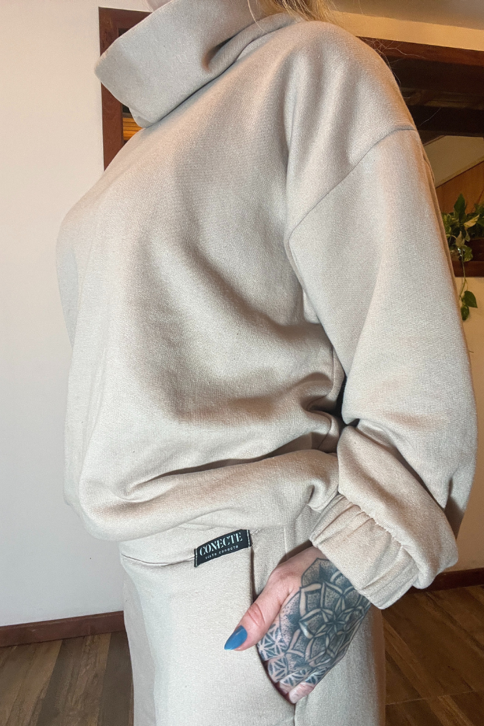 Conjunto Moletom Gola alta + Pantalona nude