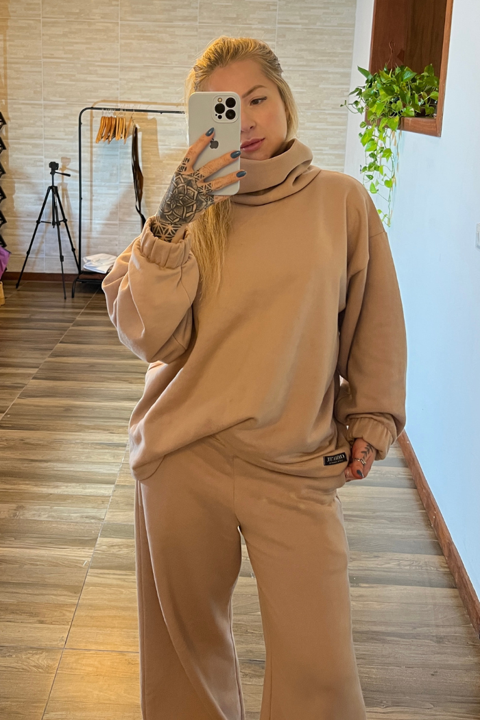 Conjunto Moletom Gola alta + Pantalona nude