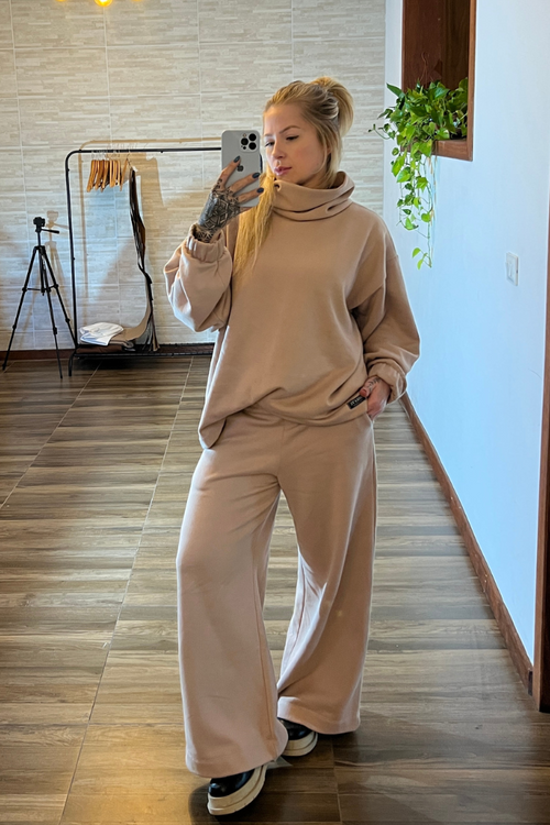 Conjunto Moletom Gola alta + Pantalona nude