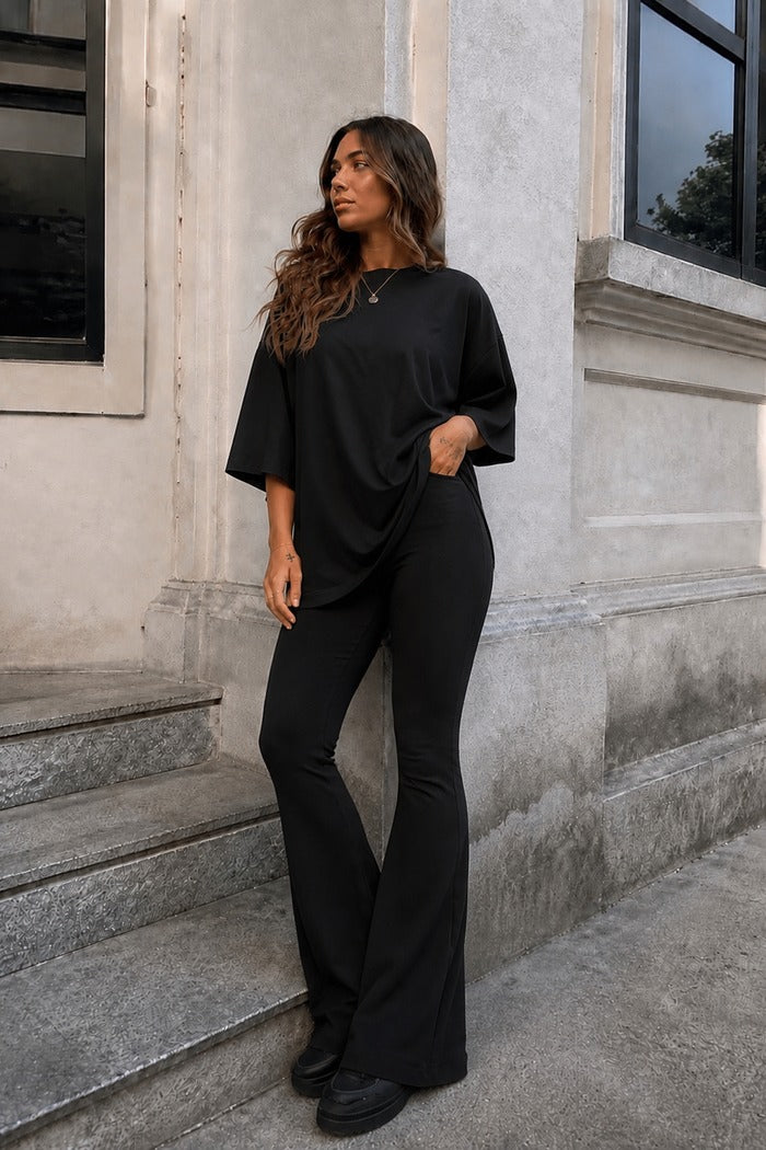 Conjunto Calca Flare com Camiseta Oversized Preto lateral