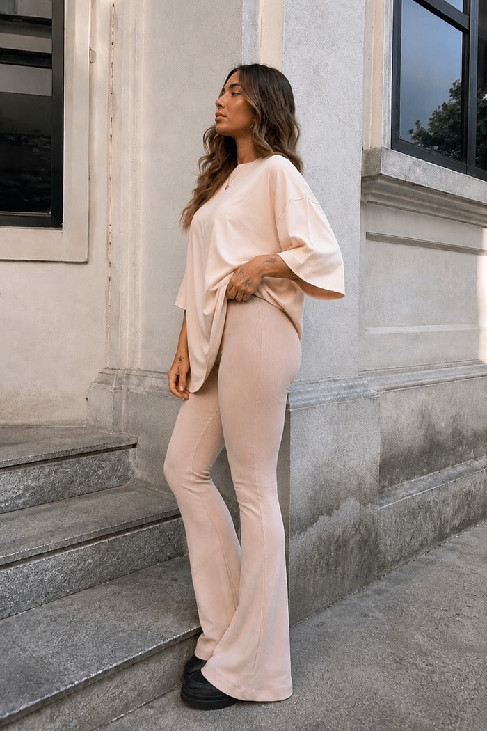 Conjunto Calca Flare com Camiseta Oversized Nude lateral